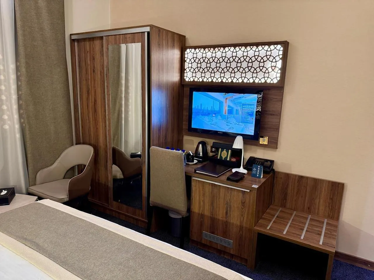 ***  Golden Tulip Al-Zahabi Hotel Medine Suudi Arabistan